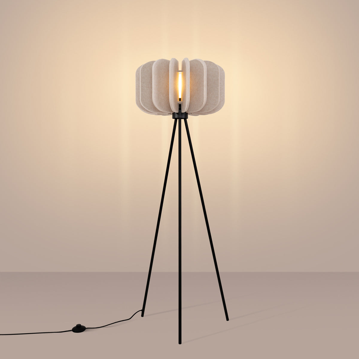Mula 45 Floor Lamp – Beige / Black, view 10
